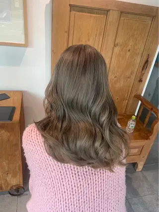 セミロング mirai/ブリーチ ダブルカラーのヘアスタイル