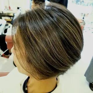 ショート カラー ⭐️レイヤーカット 大人気　三澤康司⭐️のヘアスタイル