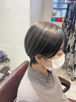 ショート カラー 🦩レイヤー|透明感 カラー🦩makoのヘアスタイル