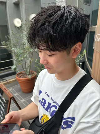 パーマ メンズ 池田理紗/メンズ カット/切りっぱなしのヘアスタイル