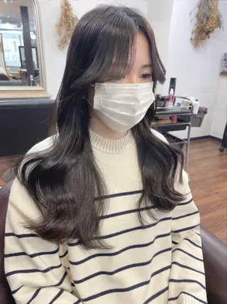 ロング カラー レイヤーカット、 大人可愛い　中村美羅のヘアスタイル