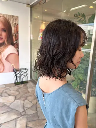 ミディアム パーマ 透明感カラー/艶髪 🪽鈴木亜優里のヘアスタイル