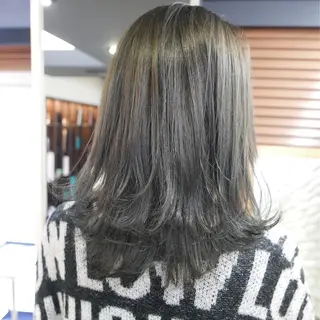 ミディアム カラー レイヤー べージュ 白石研太のヘアスタイル