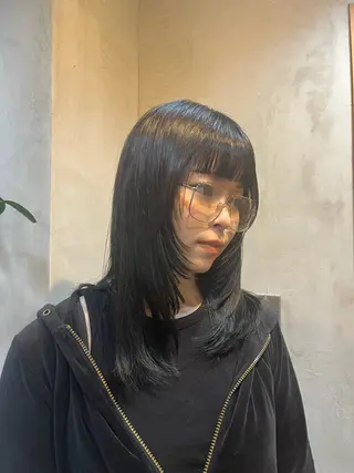 セミロング 韓国風前髪顔周り バーバーakaneのヘアスタイル