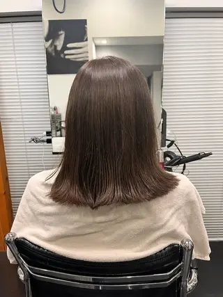 ミディアム カラー 小木曽 芽生のヘアスタイル
