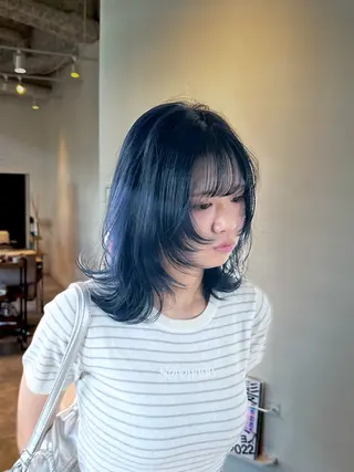 ミディアム カラー 大阪ウルフカット ハッシュカットのヘアスタイル