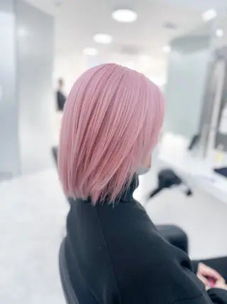 ショート カラー ピンク・ミルクティー 艶髪ハイトーン晃哉‎のヘアスタイル