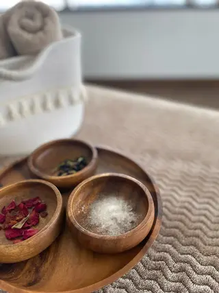 首肩こり・足のむくみ ｜Manami｜堀江のエステ・リラクイメージ