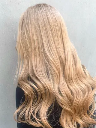 ロング 赤みオフの透明感職人 /ケア重視の美髪施術のヘアスタイル