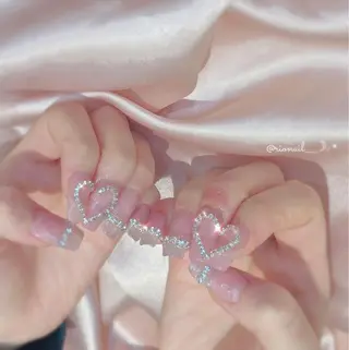 ネイル 𝘙𝘪𝘰𝘯𝘢 ...🕯🤍のネイルデザイン