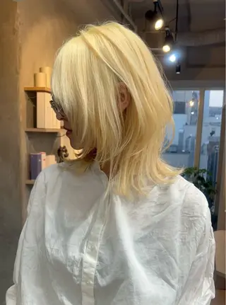 ミディアム 心斎橋ヘアカラー ブリーチmarinaのヘアスタイル