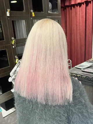 ミディアム ブリーチ・カットモデ ル🎀serenaのヘアスタイル