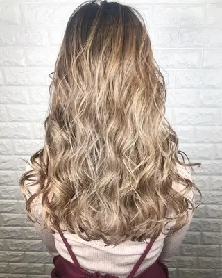 セミロング カラー 西本 夏美のヘアスタイル