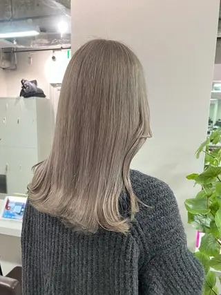 ミディアム カラー sio.nail&eyebrow salon shimokitazawa2号店所属・nailist mana𖤐´-のネイルデザイン