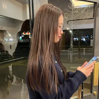ロング カラー 吉田 明日奏のヘアスタイル