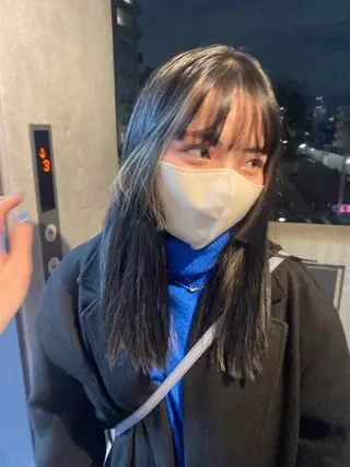 ロング カラー 室谷 侑奈のヘアスタイル