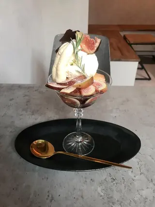 ミディアム カラー パーマ ヘアアレンジ メンズ キッズ ネイル マツエク・マツパ アイブロウ アニメ,Vオタク× 即効痩せエステサロンのエステ・リラクイメージ