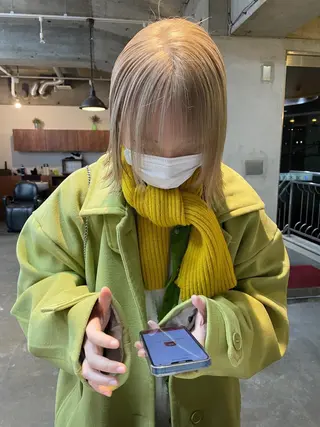 ミディアム カラー 髙橋一哉　ブリーチ/ ベージュカラーのヘアスタイル