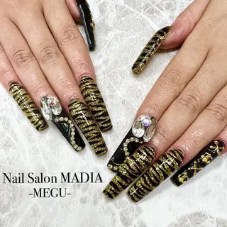 ネイル MADIA藤沢所属・MADIA MEGUのネイルデザイン
