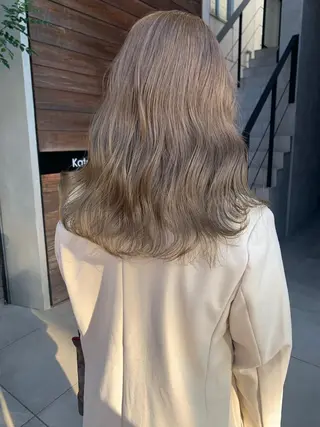 セミロング カラー ヘアアレンジ ネイル マツエク・マツパ ハイトーン&暗髪🔥 表参道二刀流マエダのヘアスタイル