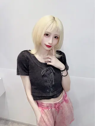 ショート カラー 艶髪ハイトーン ちひろ🌙+.°のヘアスタイル
