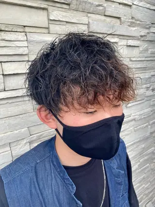ショート パーマ メンズ 塩谷黎✨ブリーチ無W カラーメンズパーマ✨のヘアスタイル