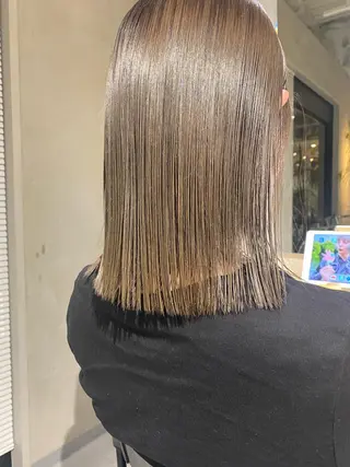 ミディアム カラー アカリ /ショートカットのヘアスタイル