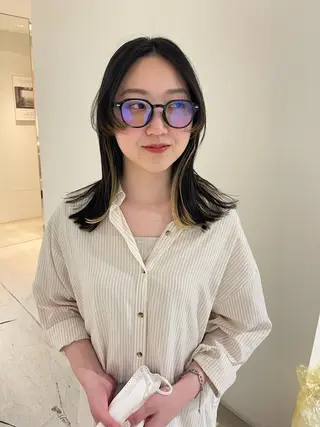 セミロング カラー oma 袮次金 鈴香のヘアスタイル