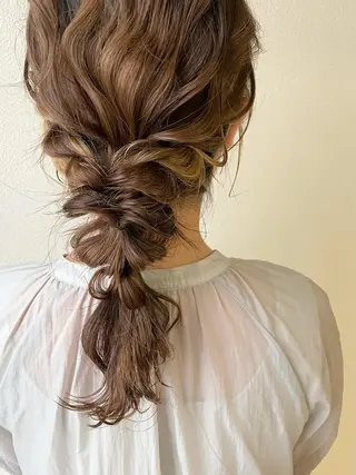 セミロング ヘアアレンジ 沢田 瞳のヘアスタイル