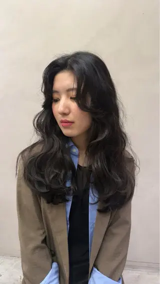 ロング HERMITAGE YUDUKIのヘアスタイル