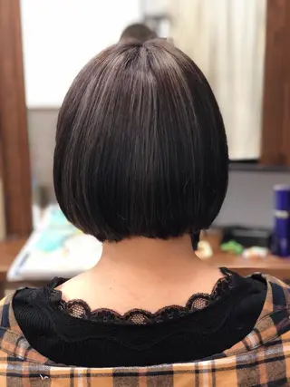 ショート カラー 白髪ぼかし脱白髪染め 大塚綾のヘアスタイル