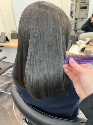 ミディアム カラー mai🐷髪質改善 🖤透ける暗髪🖤のヘアスタイル