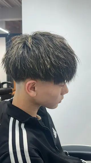 カラー メンズ 浅岡律喜 /メンズ/フェードのヘアスタイル