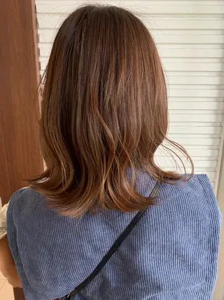 ミディアム ワタナベ アオイのヘアスタイル