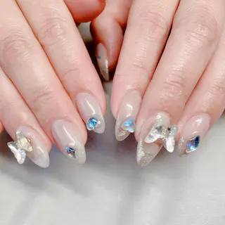 ネイル 根津 綾子のネイルデザイン