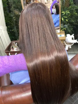 ロング カラー モモカ/ハイトーン /バレイヤージュのヘアスタイル