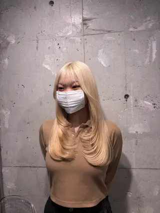 カラー ベージュ／ピンク【く すみカラー】レイヤーのヘアスタイル