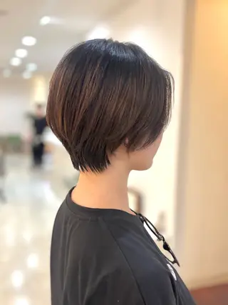 ショート 似合わせカット・透明 感カラー👑縮毛矯正のヘアスタイル