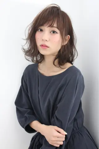 セミロング 💫カットはなんでも 得意です✂️のヘアスタイル