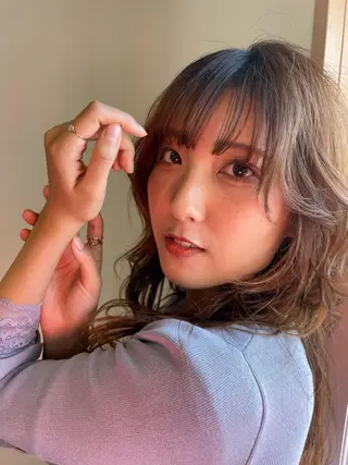 ロング 足立 悠輔のヘアスタイル