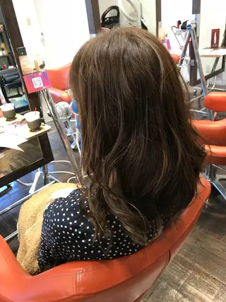 セミロング カラー デザインカラー🌈 高木リョウのヘアスタイル