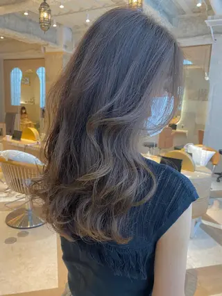 ミディアム カラー 栗原 瑠世のヘアスタイル
