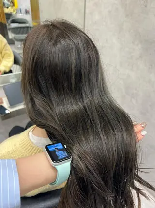 カラー 上田 エミのヘアスタイル