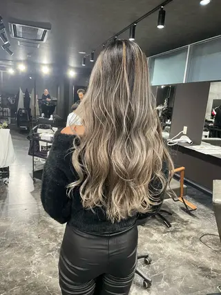 カラー REGOLITH （レゴリス）所属・山田隆成/韓国カット バレ、ハイライト得意のヘアスタイル