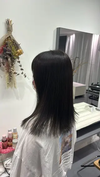 ミディアム カラー LEF所属・松崎 真衣のヘアスタイル