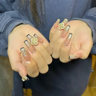 ミディアム watabe .のネイルデザイン