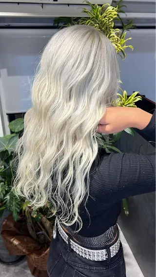 ミディアム カラー mimiiy梅田 中崎町ハイトーンのヘアスタイル