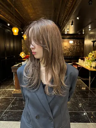 ロング カラー レイヤー/ハッシュ/ ウルフ/透明感カラーのヘアスタイル