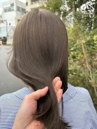 ミディアム まお♡レイヤーカット 耳ツボジュエリーのヘアスタイル