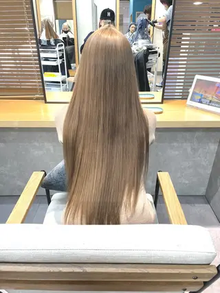 ロング カラー RINOSHORES YOKOHAMA.日本大通り店所属・ハイトーン nagisaのヘアスタイル